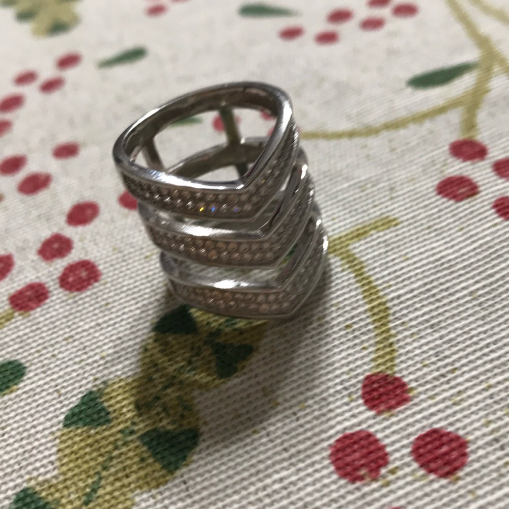 Elegant Sterling Silver 925 Chevron Ring sz 6